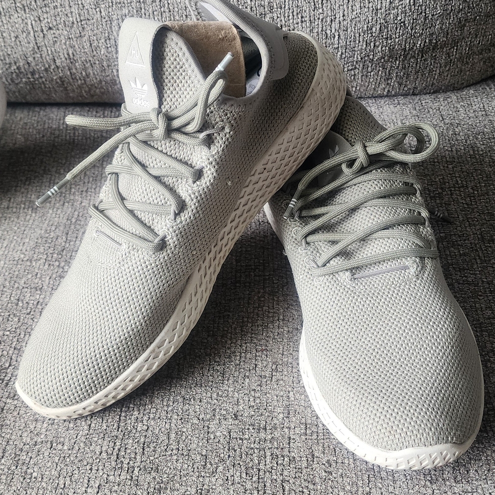 Adidas Gray Sneakers with Cushioned Sole and Knit Upper